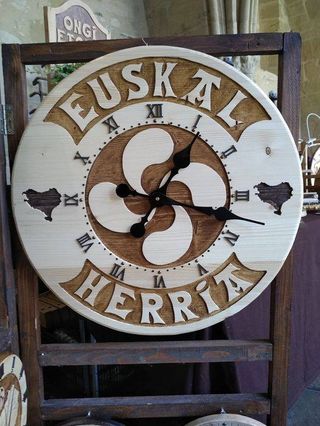 oxarania horloge bois pays basque