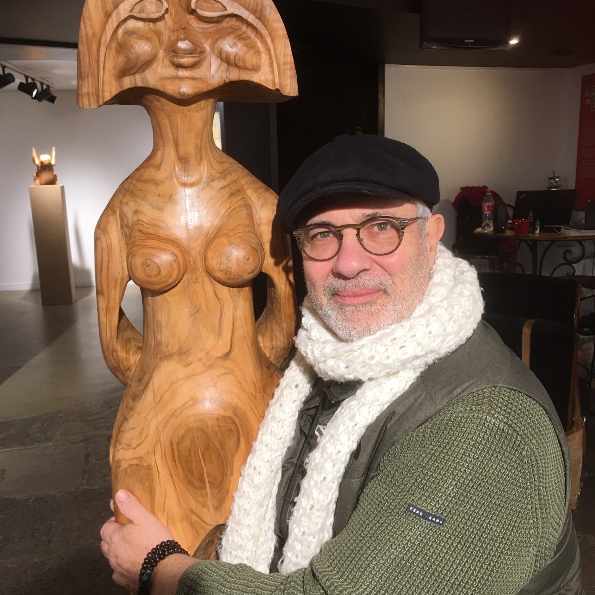 jean-louis ROUX artiste sculpteur sur bois au pays basque
